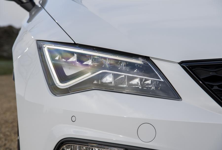 Детали экстерьера Seat Leon ST Cupra 300 2017 года  (UK) (фото 16 из 40)